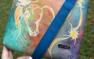 Handtasche mit Pferdemotiv "Rainbow" Detail